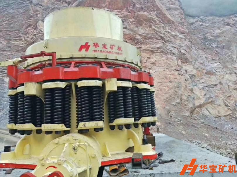 陜西寶雞市順通達(dá)礦業(yè)時(shí)產(chǎn)1000噸破碎機(jī) 陜西寶雞市順通達(dá)礦業(yè)時(shí)產(chǎn)1000噸破碎機(jī)